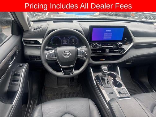 Magnetic Gray Metallic 2024 Toyota Highlander Hybrid Platinum