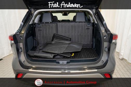 Magnetic Gray Metallic 2024 Toyota Highlander Hybrid Platinum