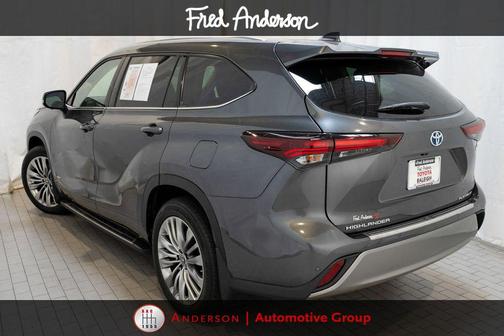 Magnetic Gray Metallic 2024 Toyota Highlander Hybrid Platinum