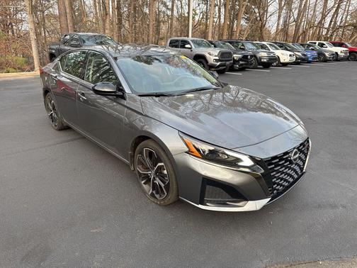 2023 Nissan Altima SR FWD