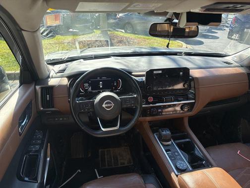 2022 Nissan Pathfinder Platinum 4WD