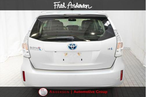 2014 Toyota Prius v Five