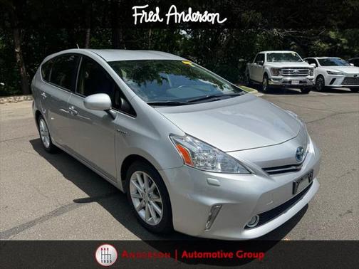 2014 Toyota Prius v Five