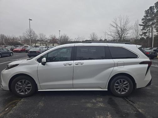 2025 Toyota Sienna XLE