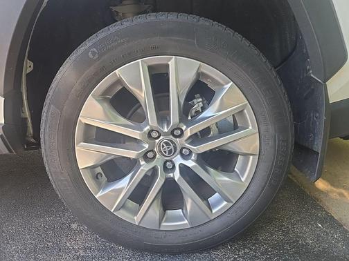 Wind Chill Pearl 2024 Toyota RAV4 XLE Premium