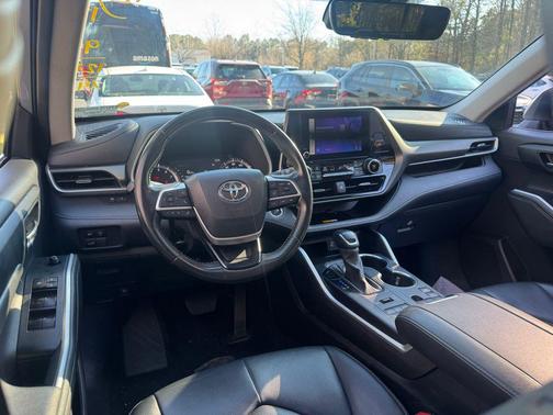2024 Toyota Highlander XLE