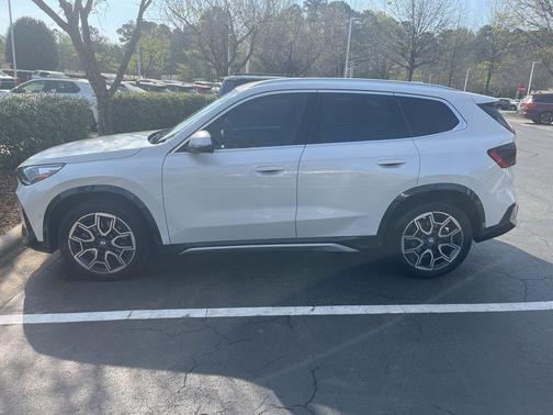 Mineral White Metallic 2023 BMW X1 xDrive28i