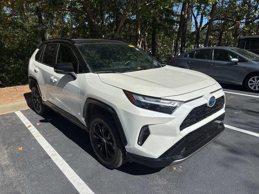 2022 Toyota RAV4 Hybrid SE