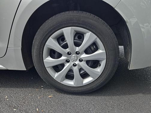 Classic Silver Metallic 2024 Toyota Corolla LE