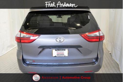 2020 Toyota Sienna SE