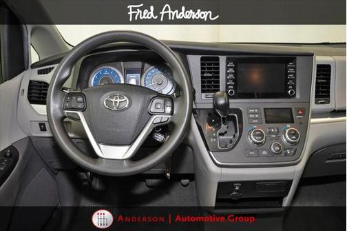 2020 Toyota Sienna SE