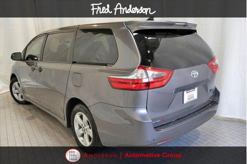2020 Toyota Sienna SE