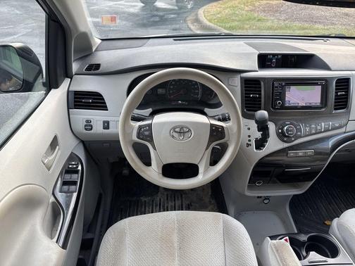 2014 Toyota Sienna LE