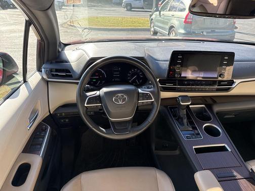 2021 Toyota Sienna XLE 7 Passenger