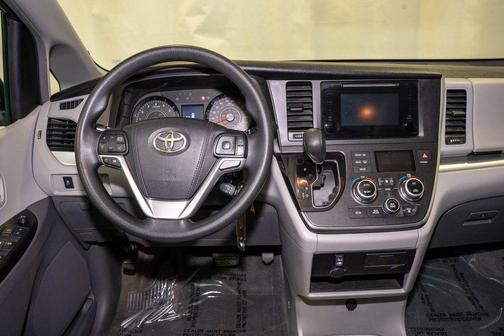 2015 Toyota Sienna L