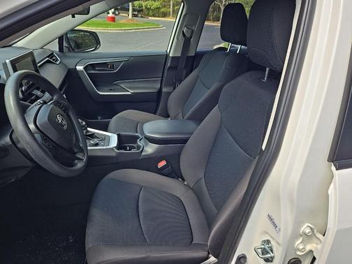 Ice Cap 2025 Toyota RAV4 Hybrid SE