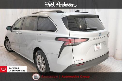 2022 Toyota Sienna XLE 8 Passenger