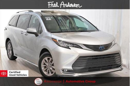 2022 Toyota Sienna XLE 8 Passenger