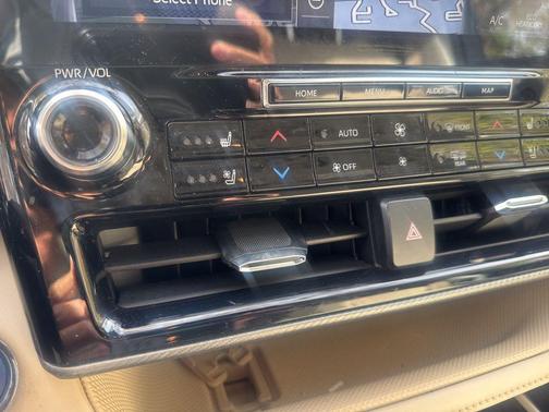 2022 Toyota Highlander Hybrid Platinum