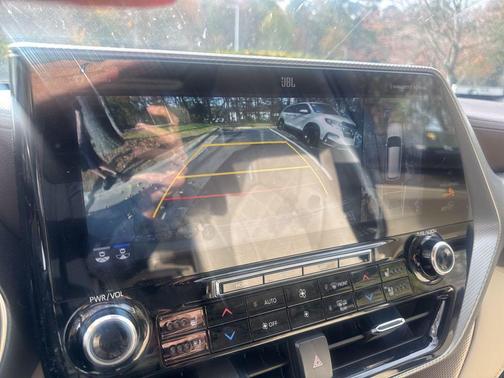 2022 Toyota Highlander Hybrid Platinum