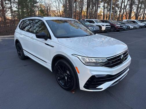 2024 Volkswagen Tiguan 2.0T SE R-Line Black