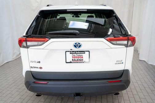 2022 Toyota RAV4 Hybrid XLE