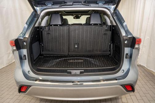 2021 Toyota Highlander Hybrid Platinum