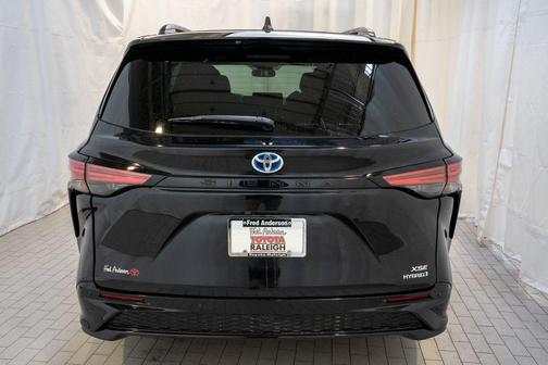 2022 Toyota Sienna XSE 7 Passenger