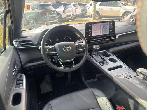 2022 Toyota Sienna XSE 7 Passenger