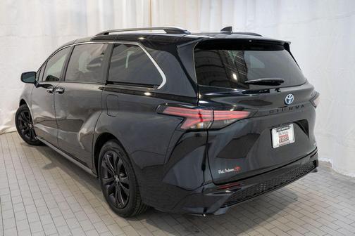 2022 Toyota Sienna XSE 7 Passenger