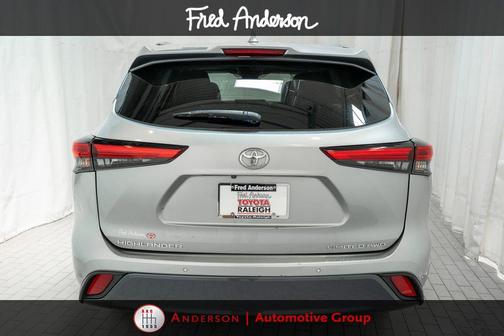 Celestial Silver Metallic 2022 Toyota Highlander Limited