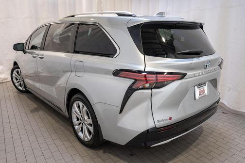 2024 Toyota Sienna Platinum