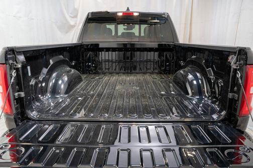 Diamond Black Crystal Pearlcoat 2025 RAM 1500 Big Horn/Lone Star