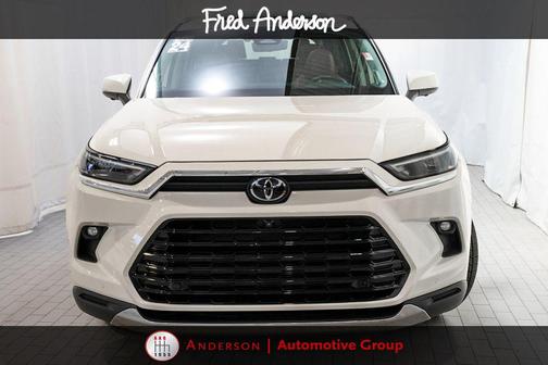 Coastal Cream 2024 Toyota Grand Highlander Platinum