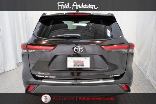2022 Toyota Highlander LE