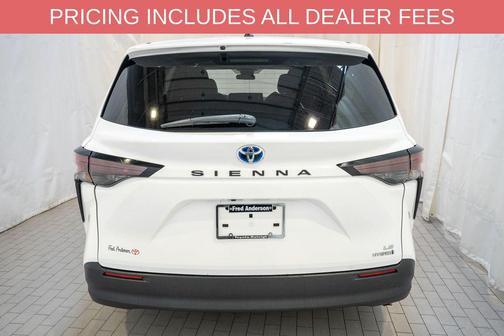 Ice Cap 2024 Toyota Sienna LE