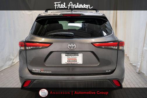 Magnetic Gray Metallic 2022 Toyota Highlander XLE