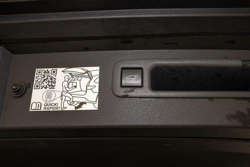 2023 Toyota Highlander Hybrid Platinum