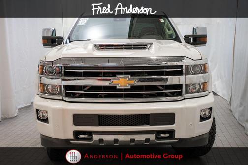 Iridescent Pearl Tricoat 2019 Chevrolet Silverado 2500 High Country