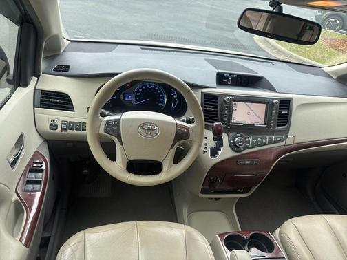 2014 Toyota Sienna XLE