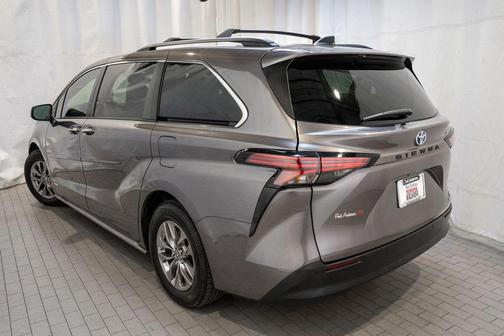 2021 Toyota Sienna XLE 8 Passenger