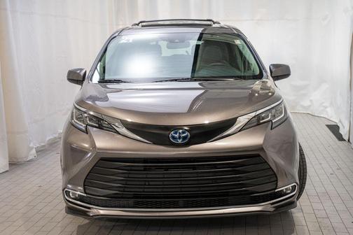 2021 Toyota Sienna XLE 8 Passenger