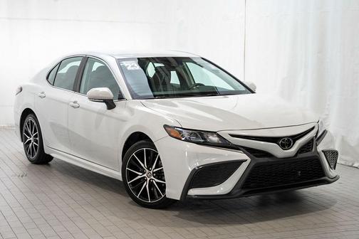 Ice Edge 2023 Toyota Camry SE