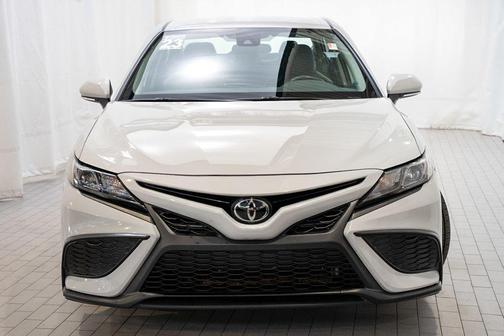 Ice Edge 2023 Toyota Camry SE