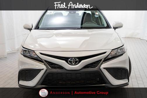 Ice Edge 2023 Toyota Camry SE