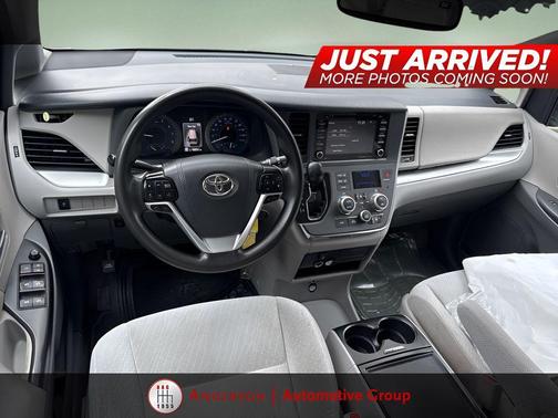 2019 Toyota Sienna LE