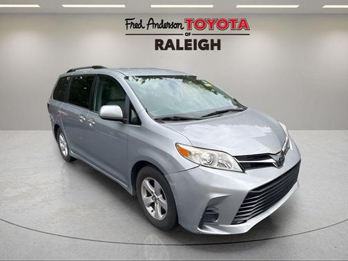 2019 Toyota Sienna LE