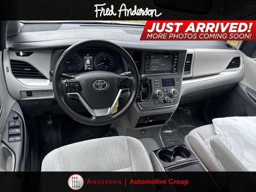 2019 Toyota Sienna LE