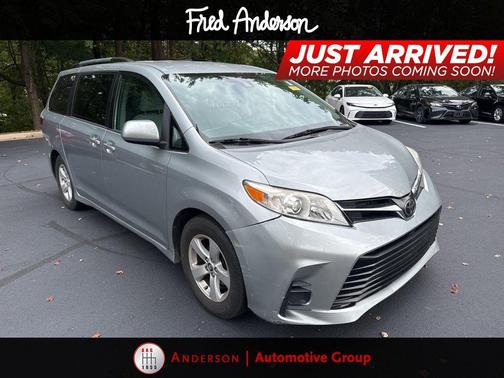 2019 Toyota Sienna LE
