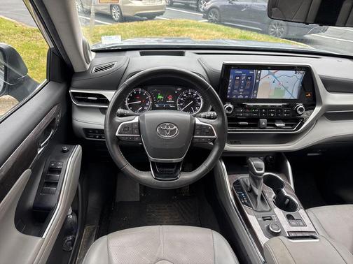 2022 Toyota Highlander Platinum